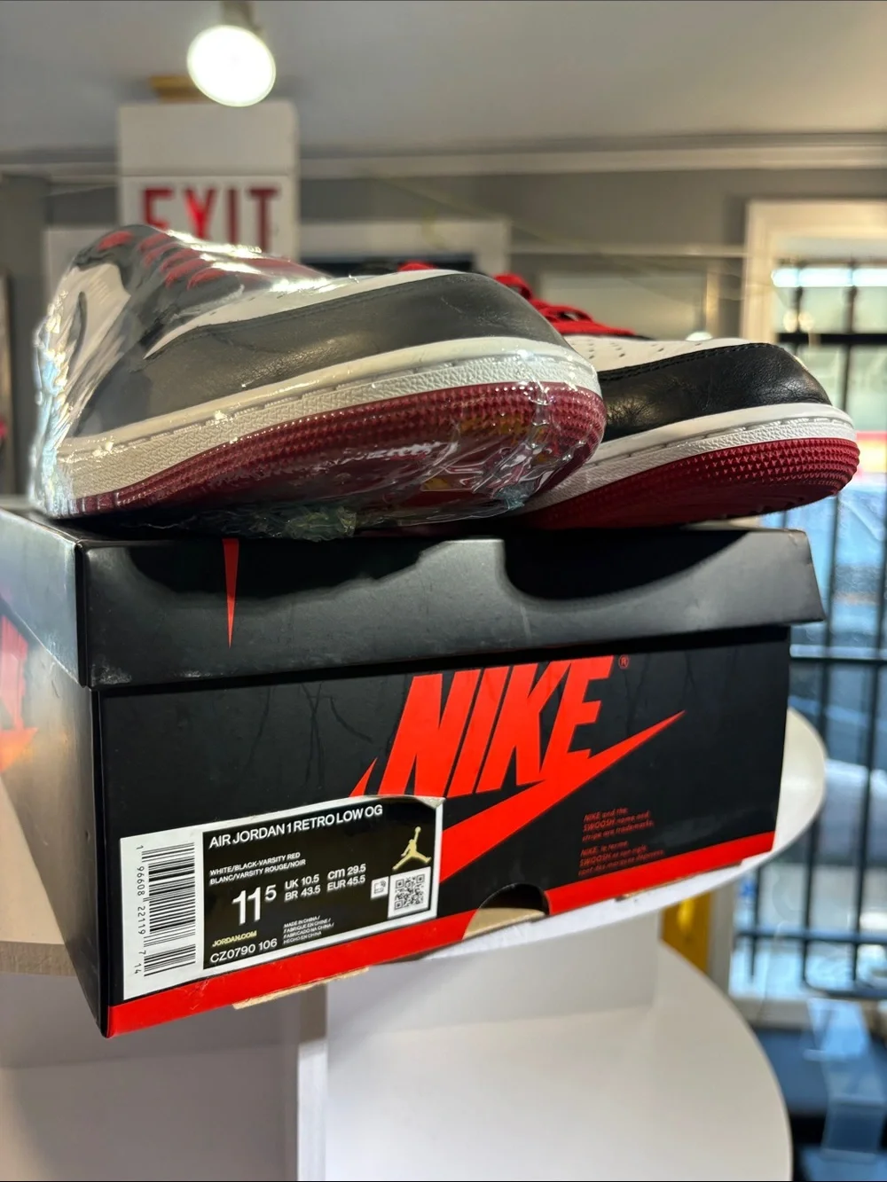 Air Jordan 1 Retro Low OG size 11.5 Like New